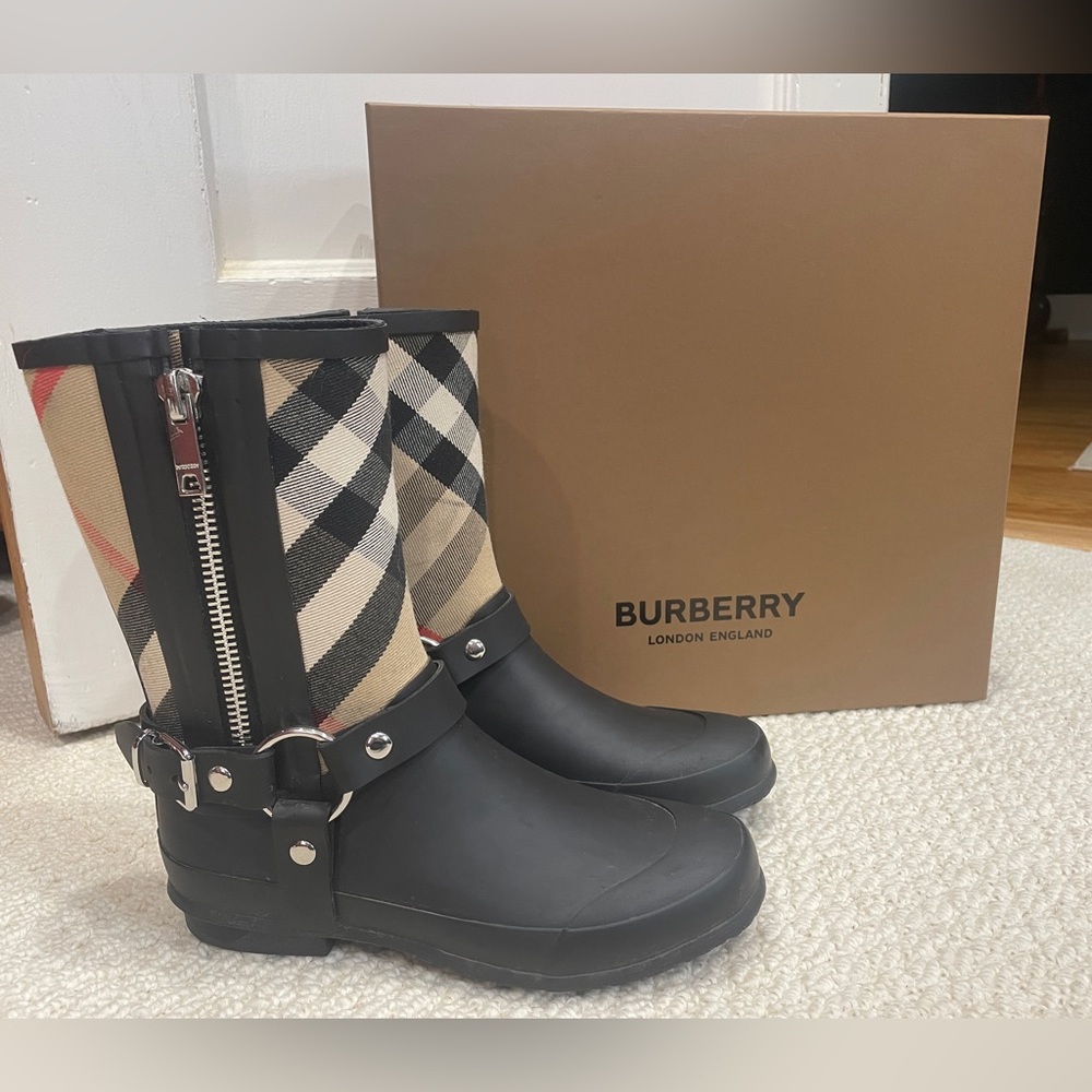 Burberry rubber boot w/vintage check upper & strap detail-black/archive beige-35